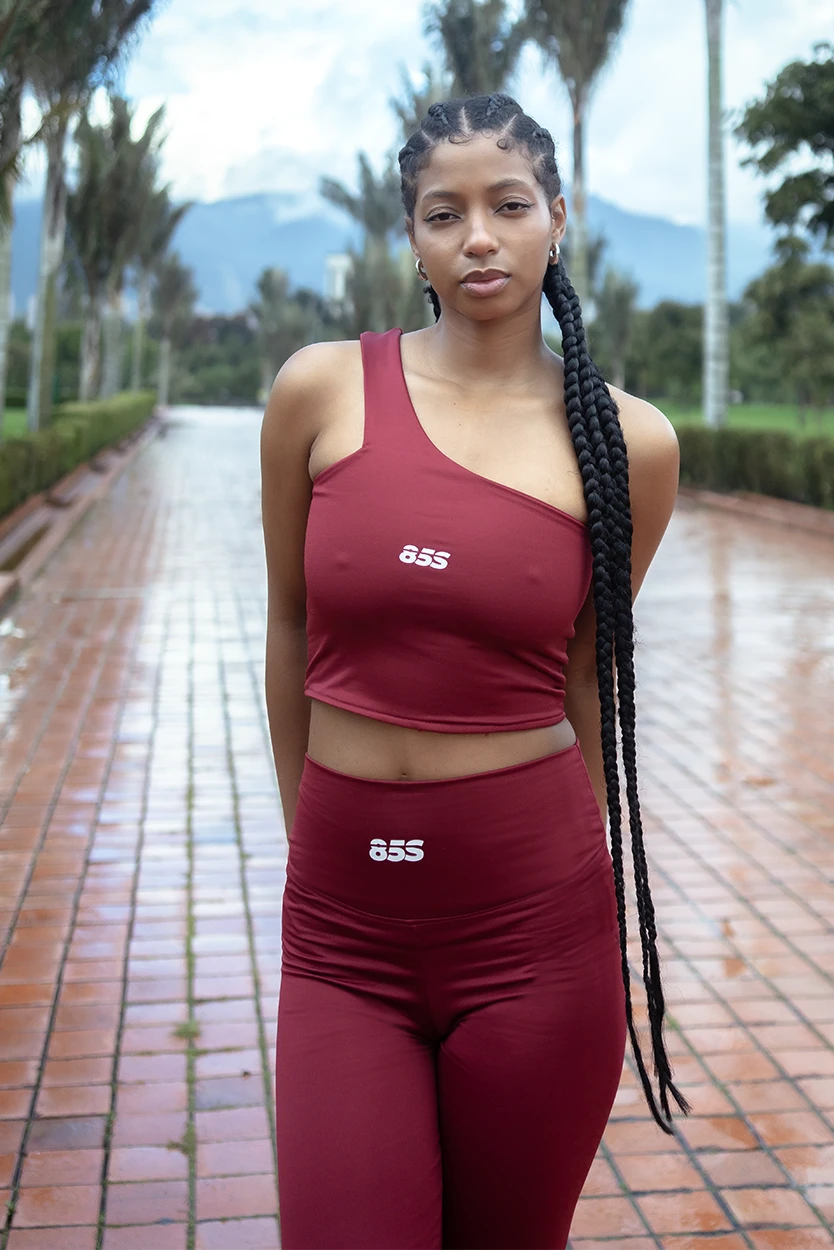 Conjunto Deportivo Vinotinto Crop Top Cruzado & Leggings